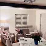 Dom Na Styku 아파트 *