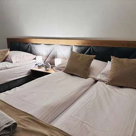 아파트 Dom Na Styku 야보진카