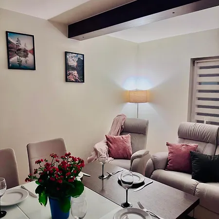 아파트 Dom Na Styku 야보진카