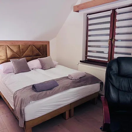 아파트 Dom Na Styku 야보진카