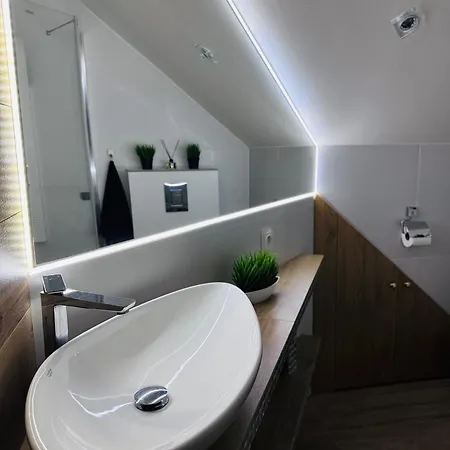 아파트 Dom Na Styku 야보진카