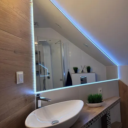 Dom Na Styku 야보진카